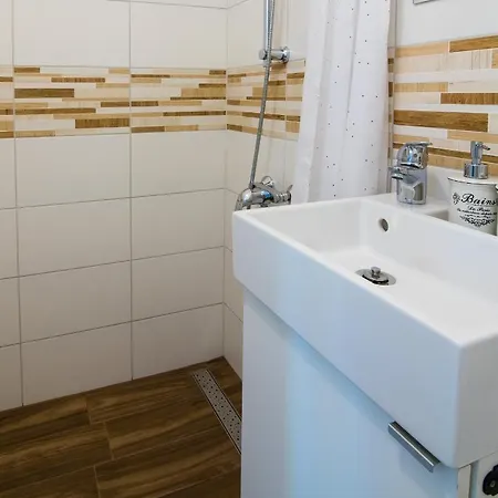 Han/Misafirhane Sobe Argo Izola