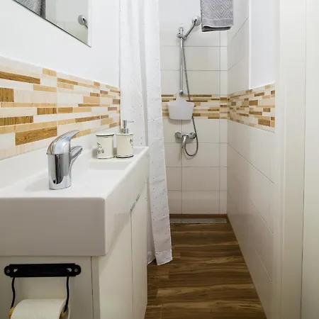 Han/Misafirhane Sobe Argo Izola