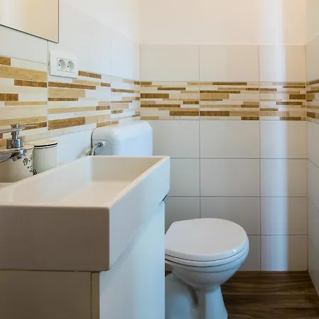 Han/Misafirhane Sobe Argo Izola